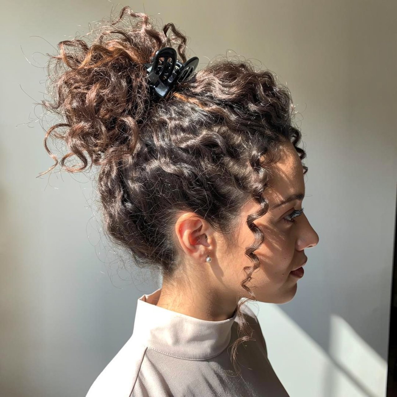 easy curly claw clip hairstyle single portrait per
