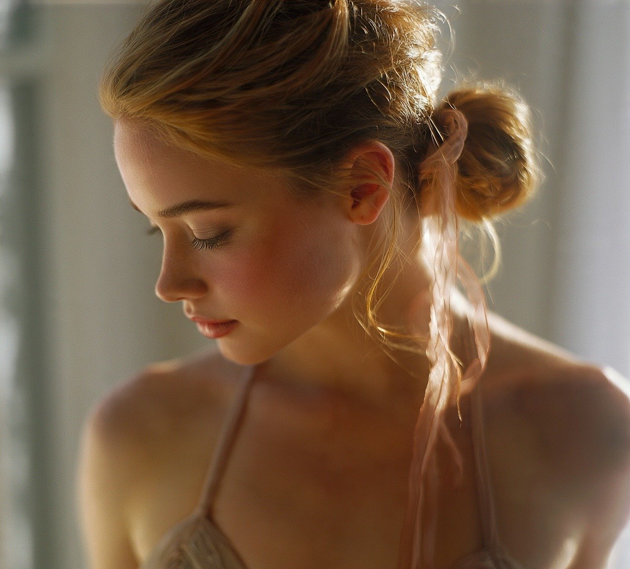 Updo Hairstyles For Prom: 16 Trending Looks to Steal the Night 16 15. Knotted Updo with Ribbon Hairstyles For Prom Night