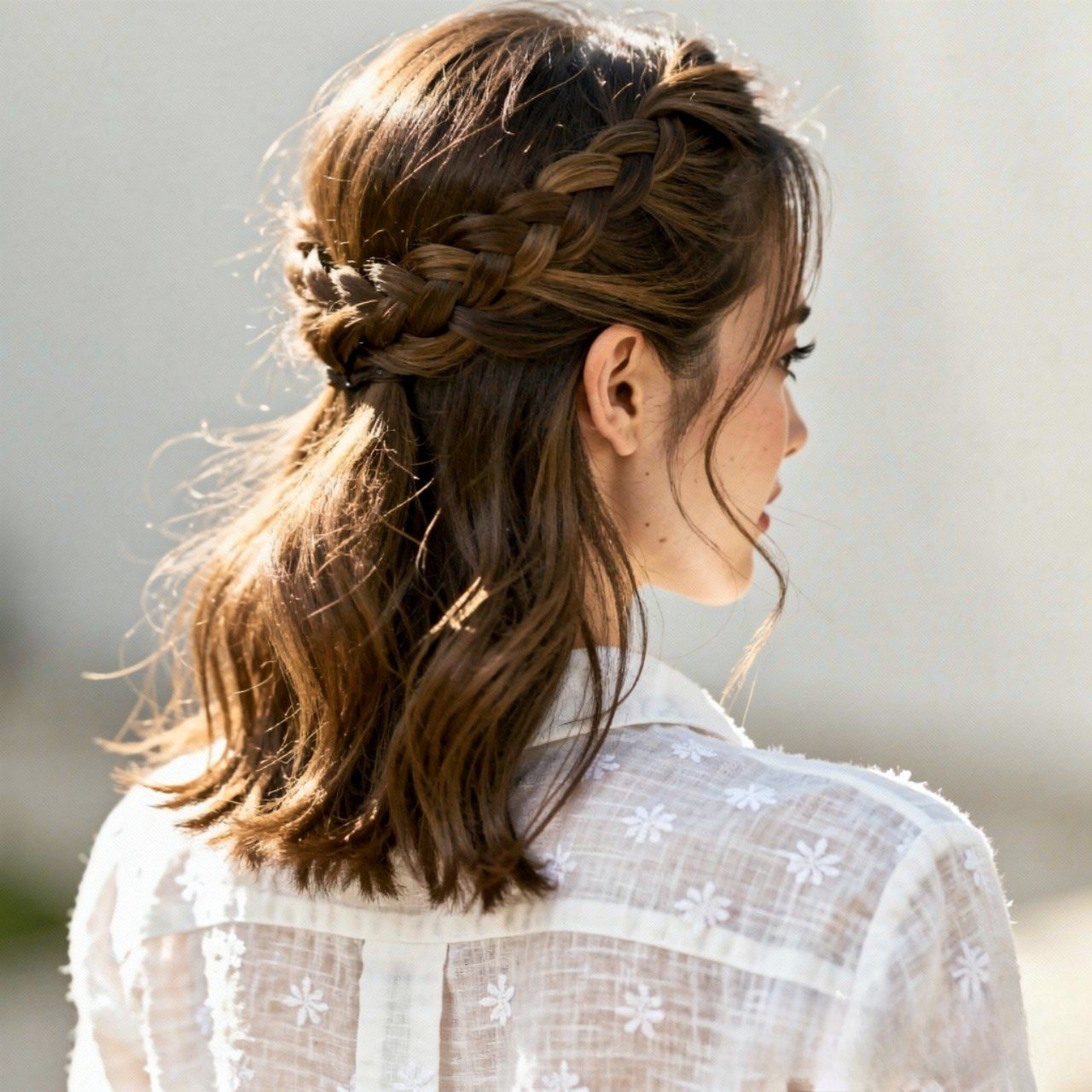 Summer Hairstyles for Medium Hair: 13 Trendy Ideas to Try that You’ll Love 14 Half Up Braided Style Summer Hairstyles for Medium Hair