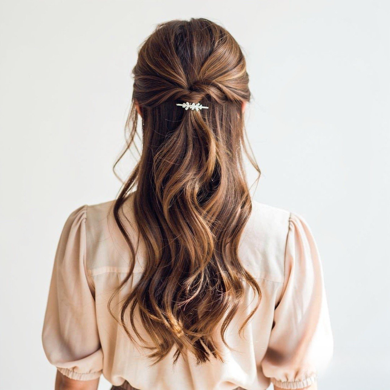 17 Trendy Summer Hairstyles for Long Hair that You’ll Love 6 Half Up Half Down Waves Summer Hairstyles for Long Hair