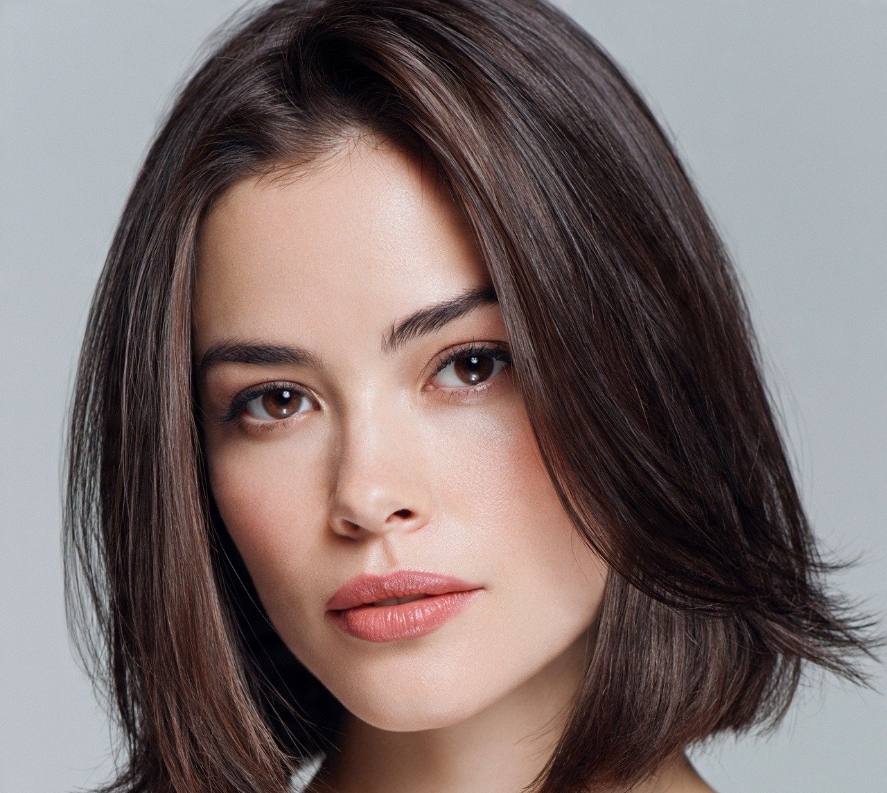 16 Trending and Flattering Bob Hairstyles for Round Faces 2 Long Angled Bob 1