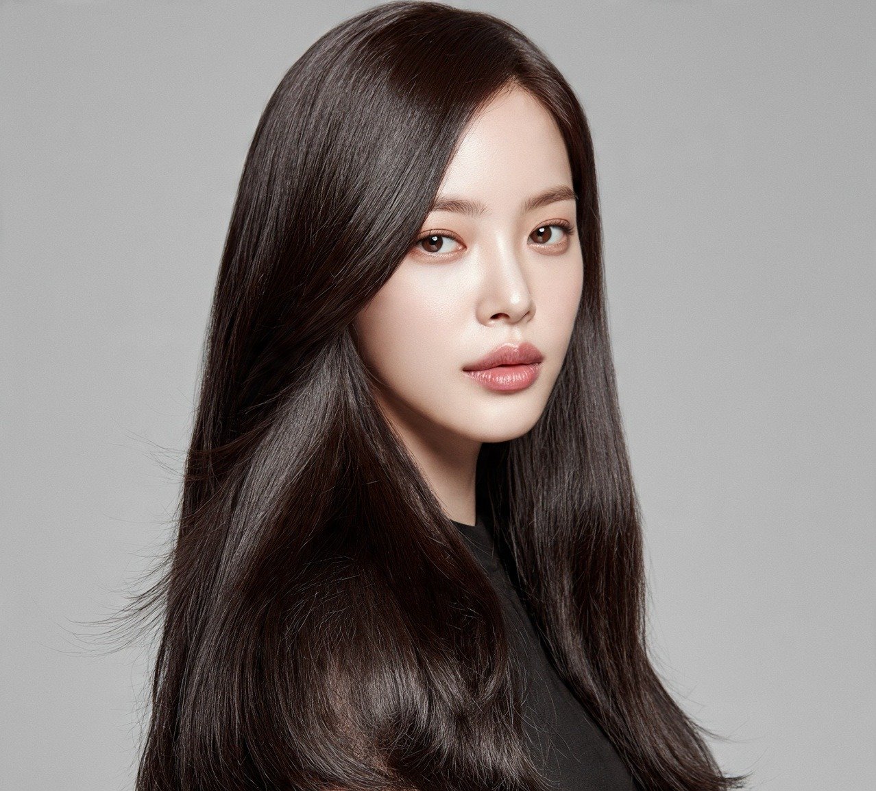 15 Most Flattering Long Face Haircuts That Balance Your Features Beautifully 14 Long Face Haircut with Asymmetric Length