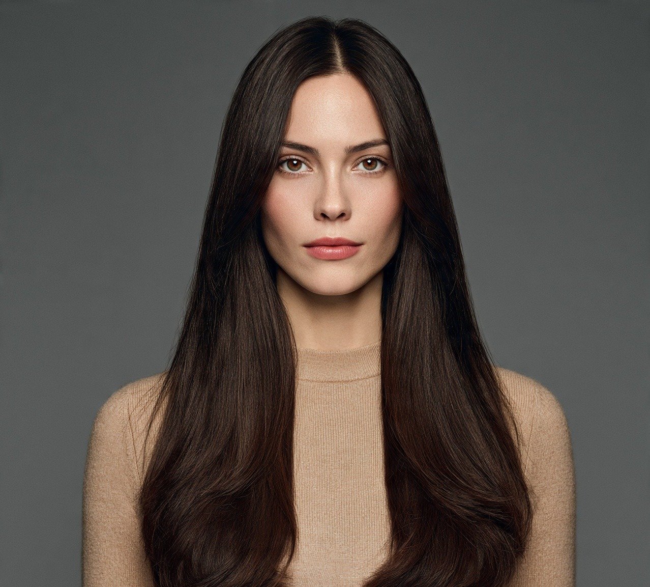 15 Most Flattering Long Face Haircuts That Balance Your Features Beautifully 16 Long Face Haircut with Strategic Length Retention