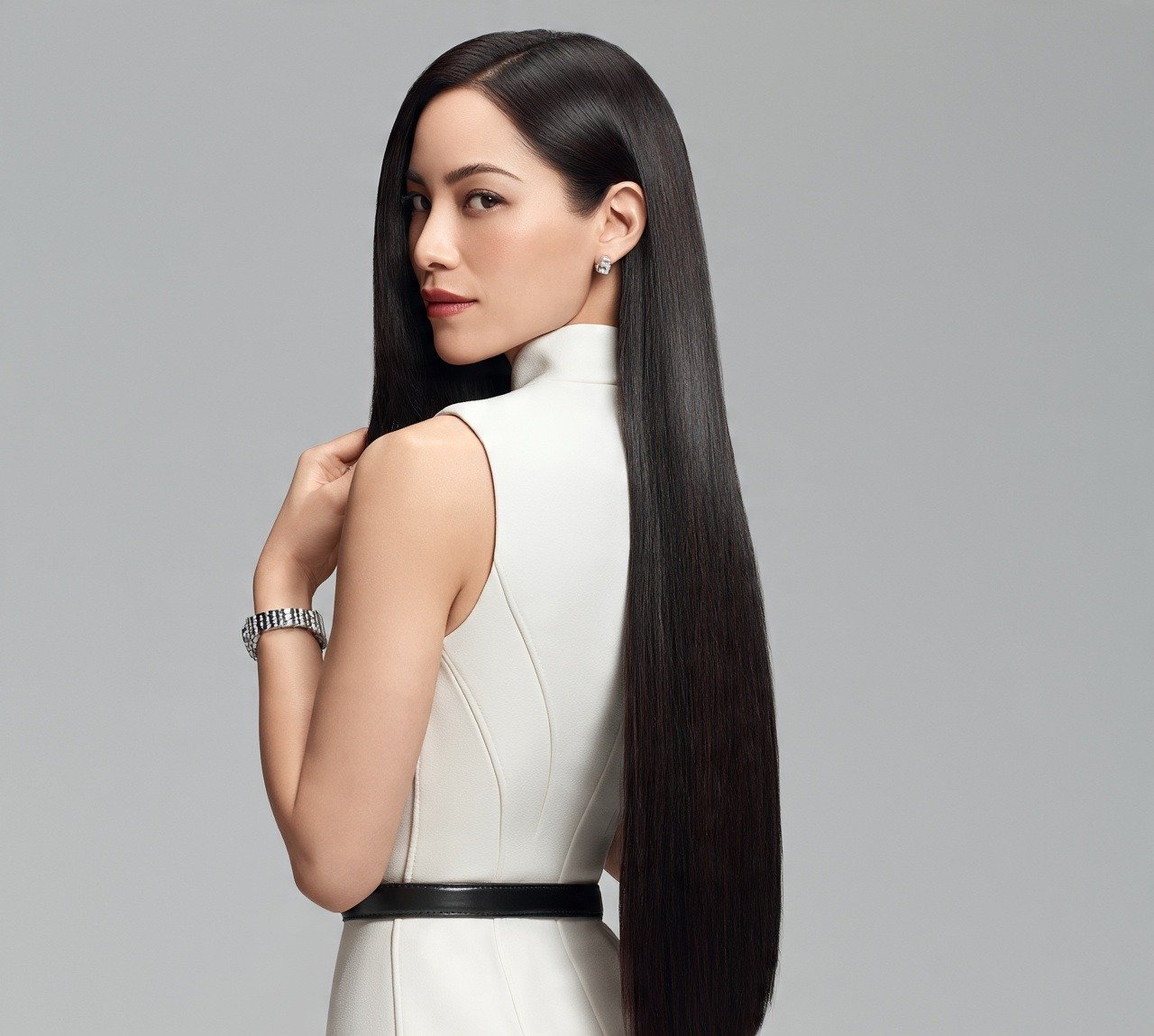 15 Breathtaking Haircuts for Long Hair Straight That Will Transform Your Look 2 The Glass Hair Haircut for Long Straight Hair