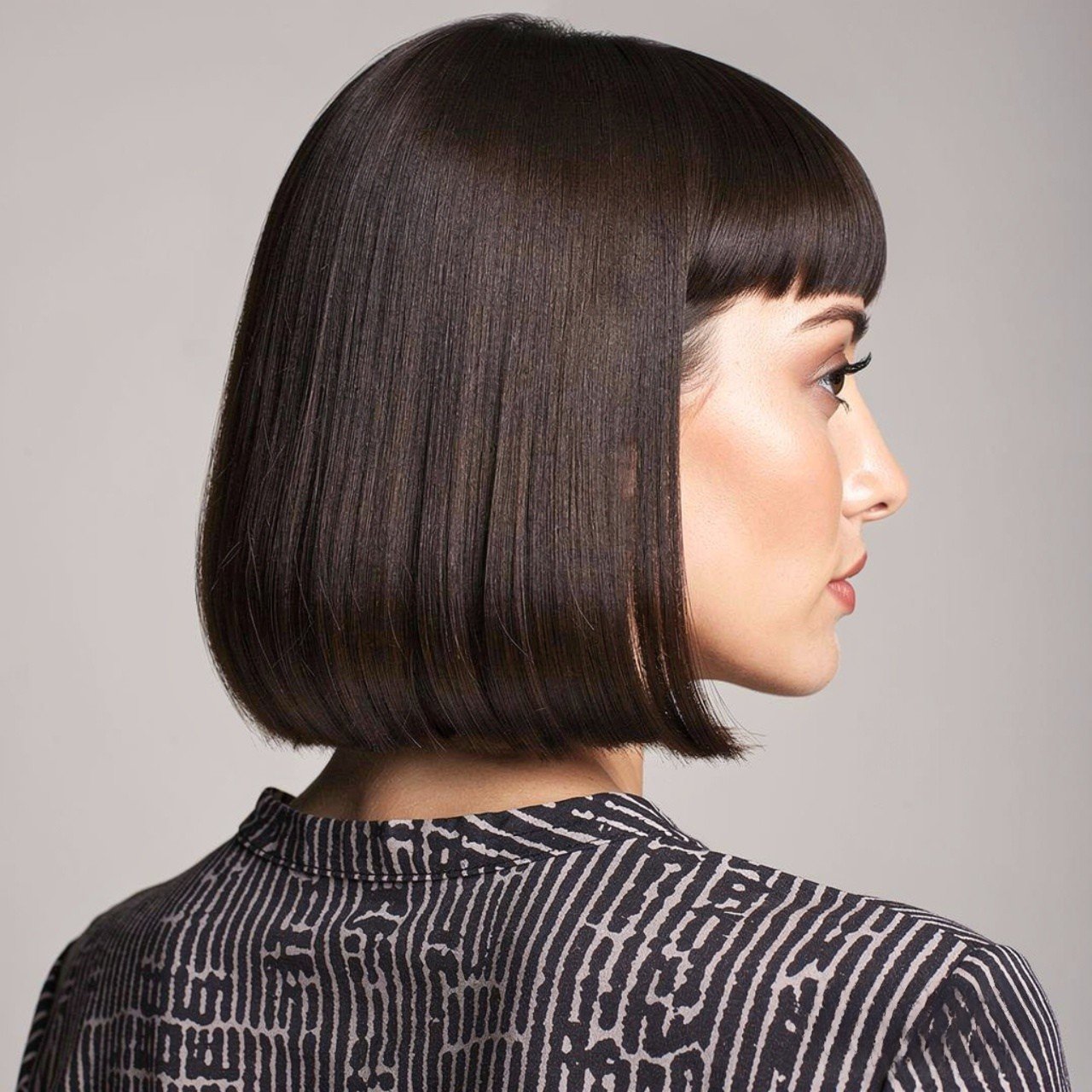 classic blunt bob hairstyle for short straight hai
