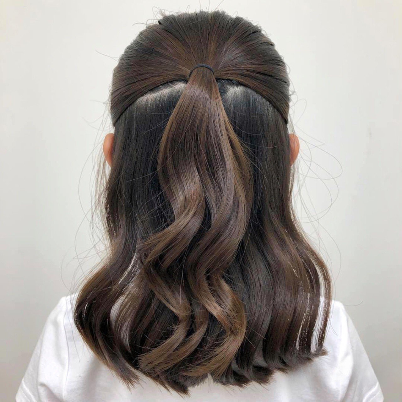 14 Trendy School Hairstyles for Medium Hair that You’ll Love 4 half up half down school hairstyle for medium leng