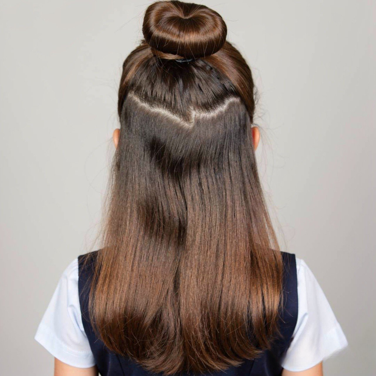 14 Trendy Hairstyles School Ideas that You'll Love 14 school girl with half up bun hairstyle single port