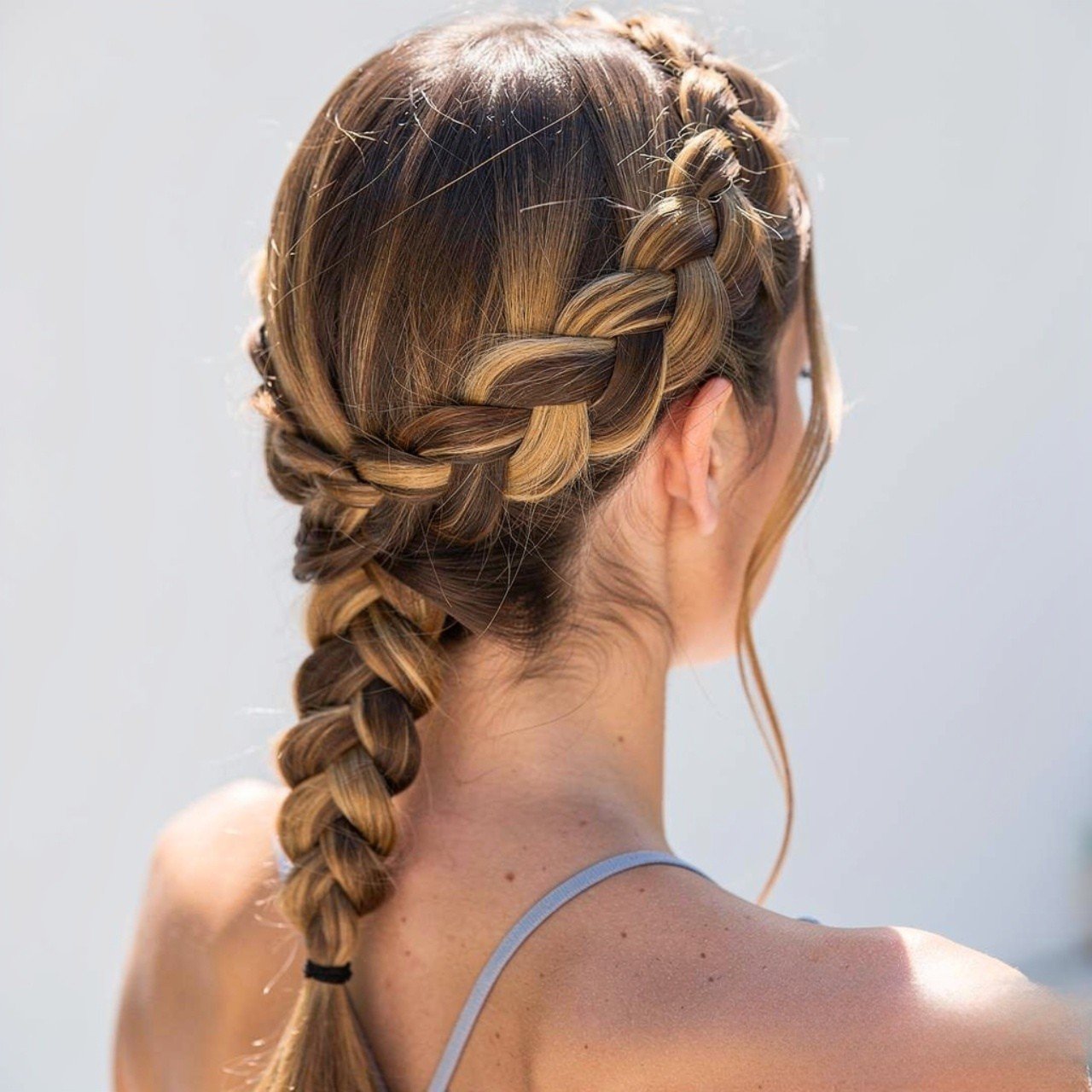 single photo of a side braid summer hairstyle head