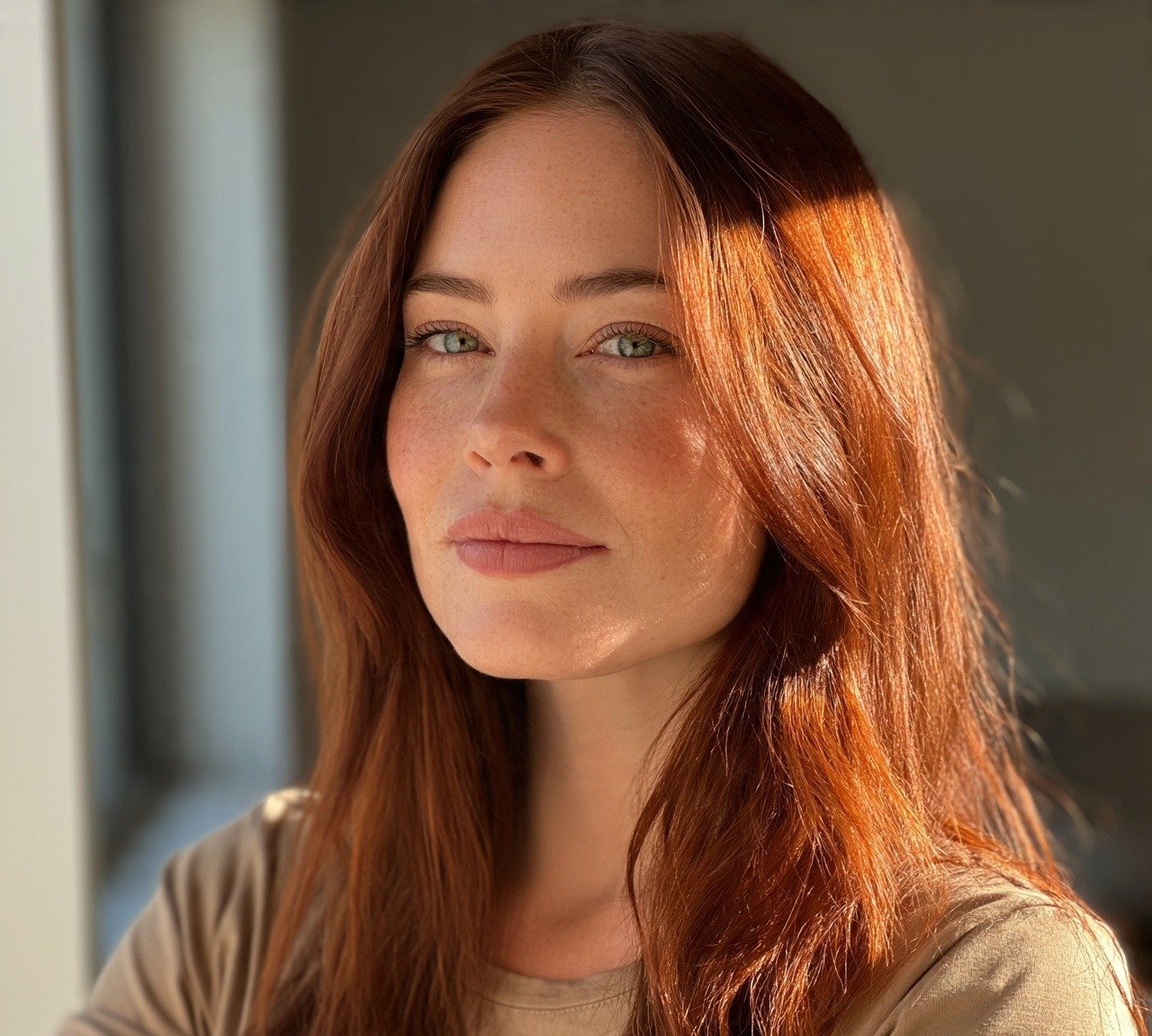 13 Trendy Red Brown Hair Color Ideas to Try This Season 13 12. Soft Caramel Auburn Red Brown Hair Color