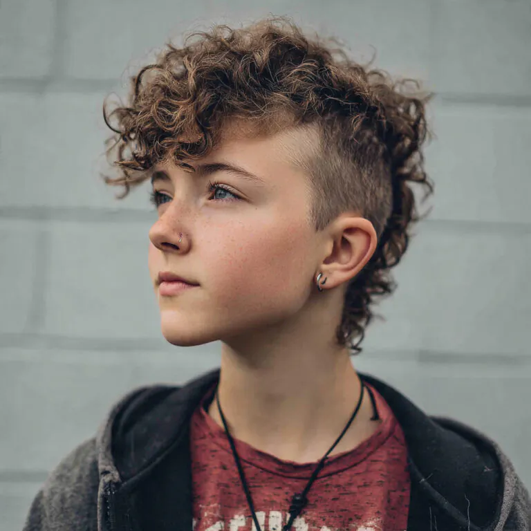 15 Wolf Cut Hairstyles: Trendy Layered Looks Guide 19 wolf cut