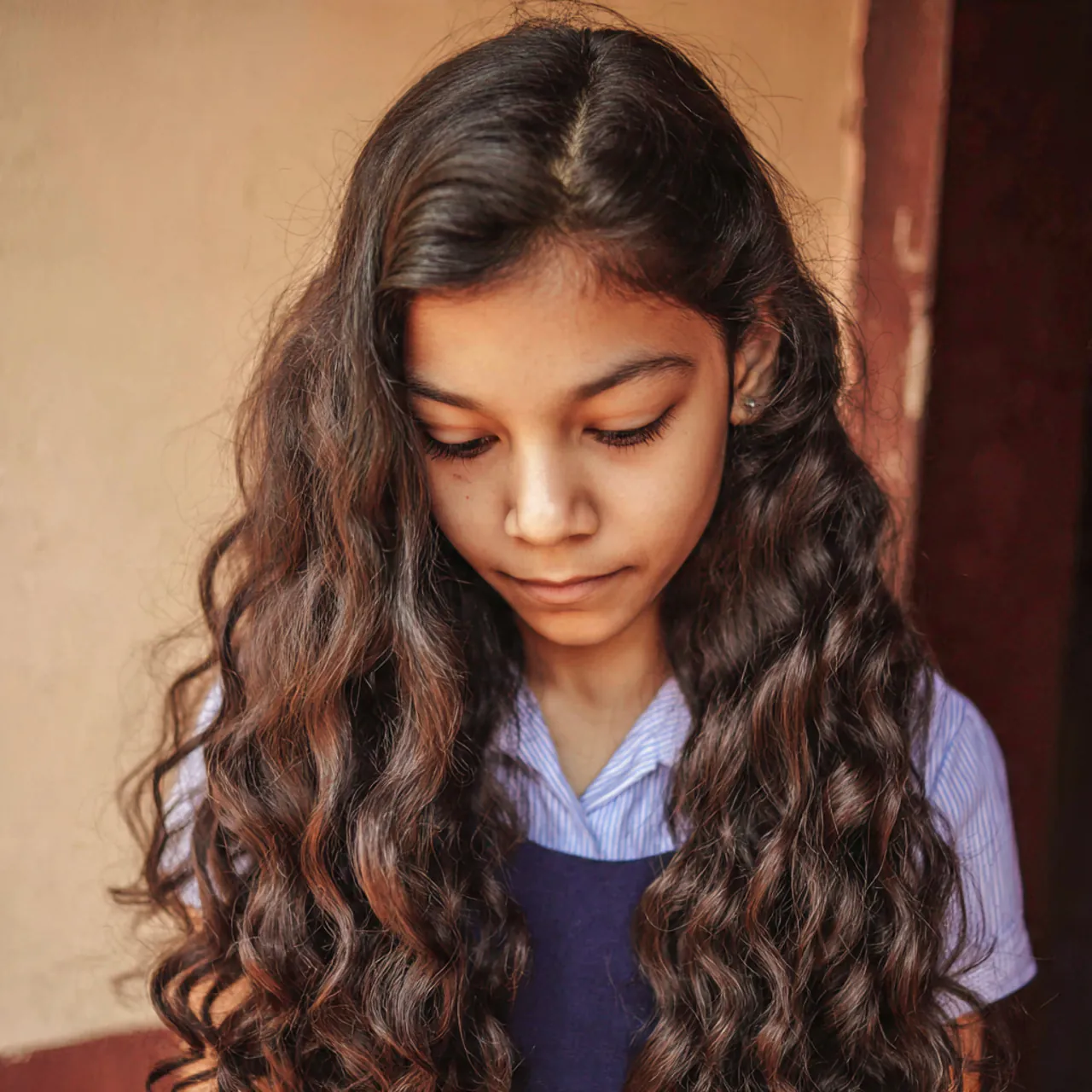 15 Trending Cute School Hairstyles for Effortless Daily Style 9 loose waves cute school hairstyle single portrait