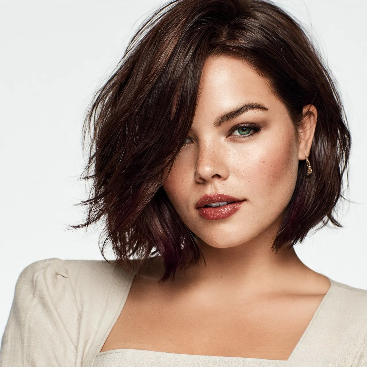 17 Stunning Haircut Ideas for Round Face Shapes for a Slimmer Look 16 Asymmetric Bob Haircut For Round FaceÂ
